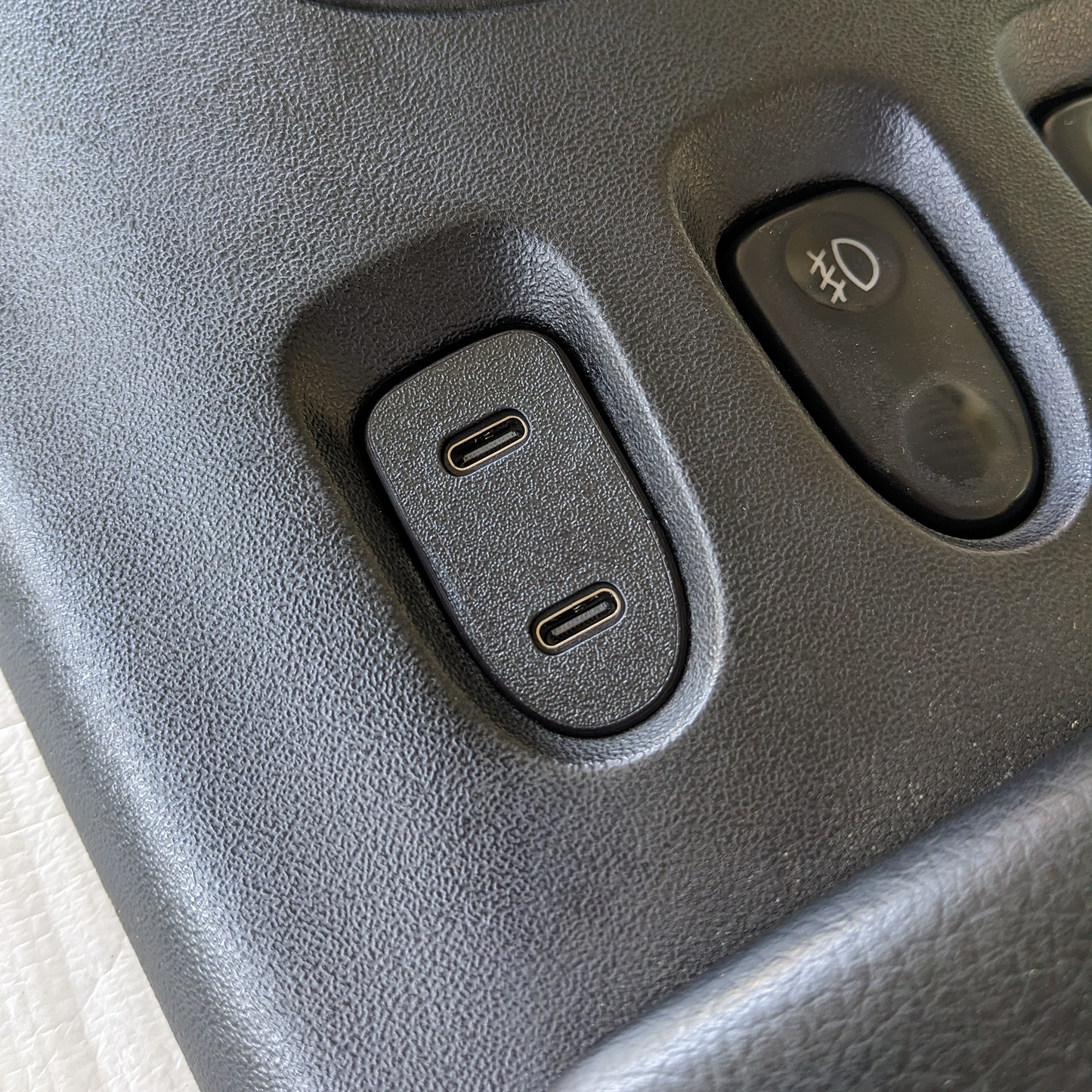 [FD3S RX7] Center Console Button - USB C Passthrough