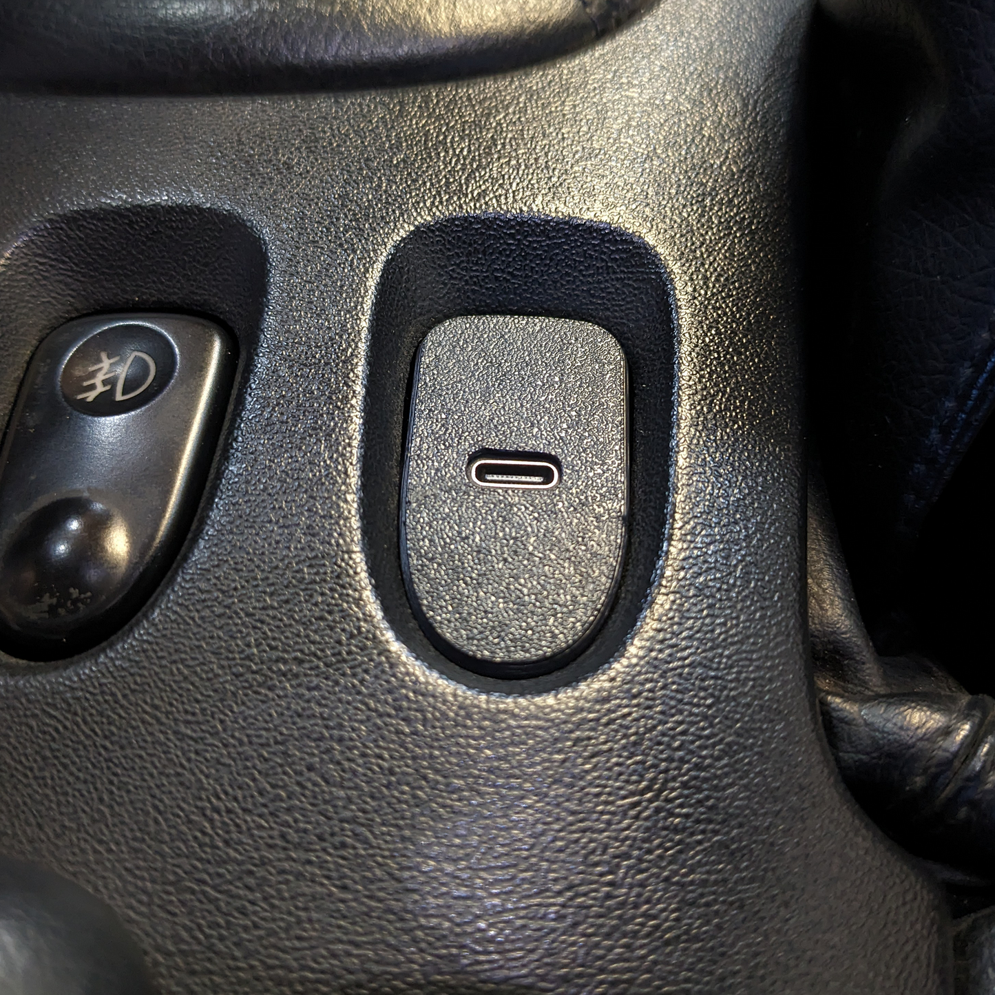 [FD3S RX7] Center Console Button - USB C Passthrough